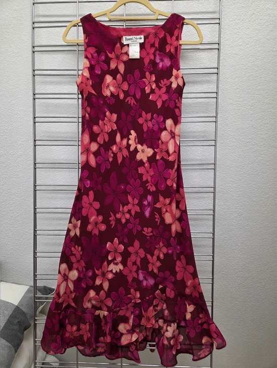Ronni Nicole Dresses & Skirts - Ronni Nicole Floral Dress in Berry and Pink